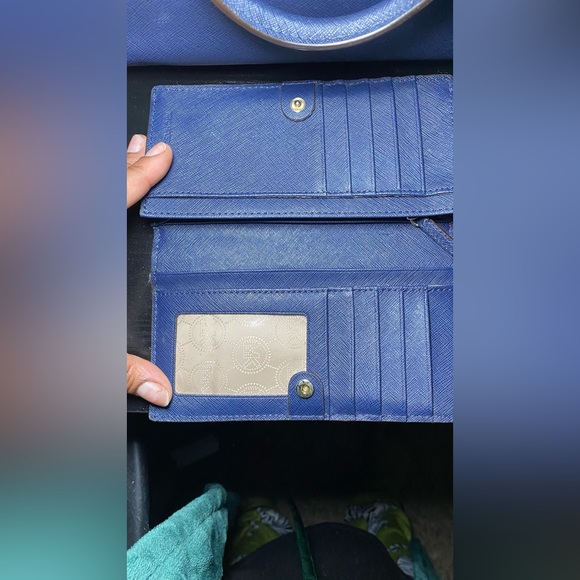 Michael Kors Selma Handbag with Michael Kors Wallet and Duster Bag - Picture 13 of 17